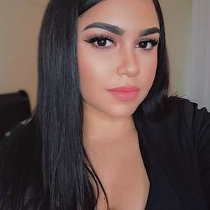 Meet your Posher, Yessenia